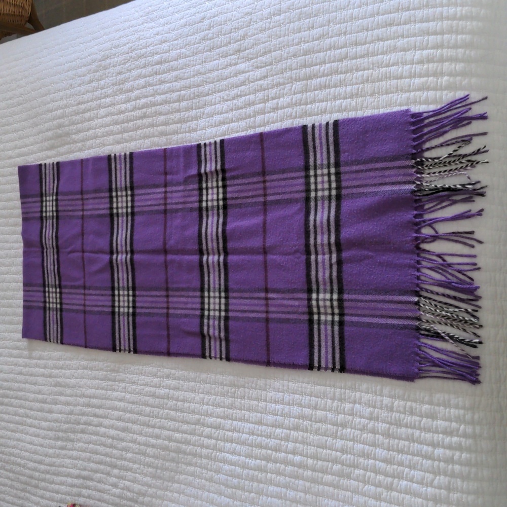Super Soft Plaid Scarf (Like new condition!) - Picture 2 of 6
